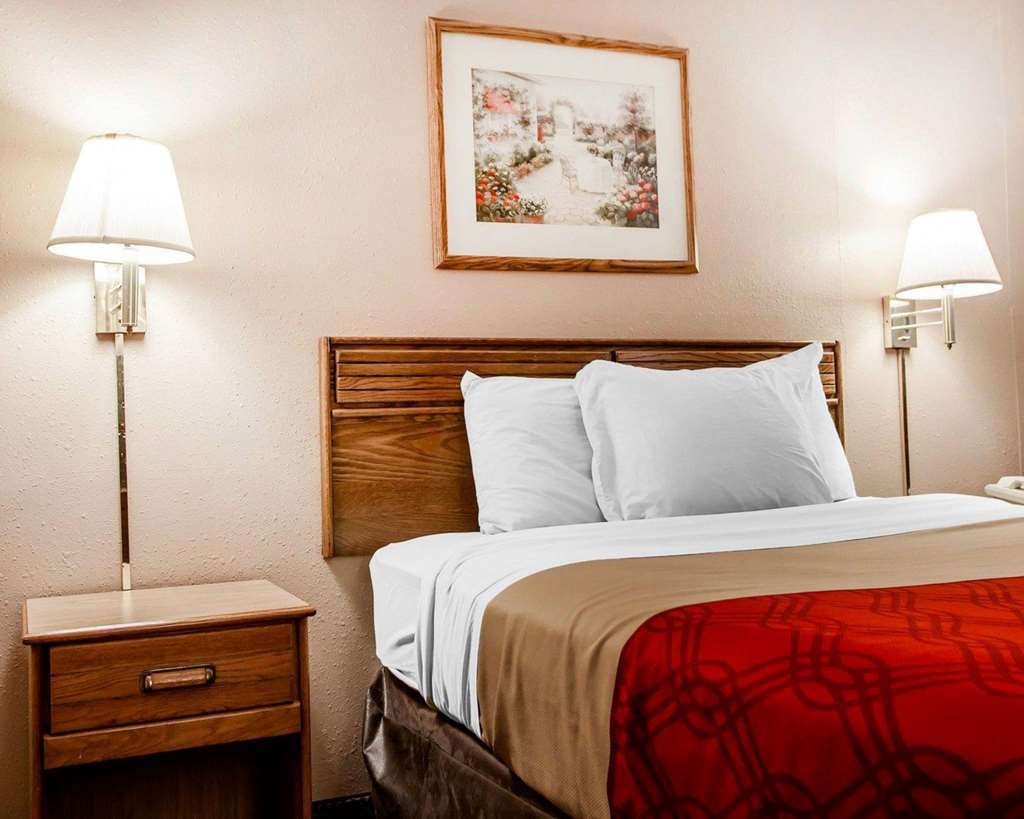 Econo Lodge Inn & Suites Newton Room photo